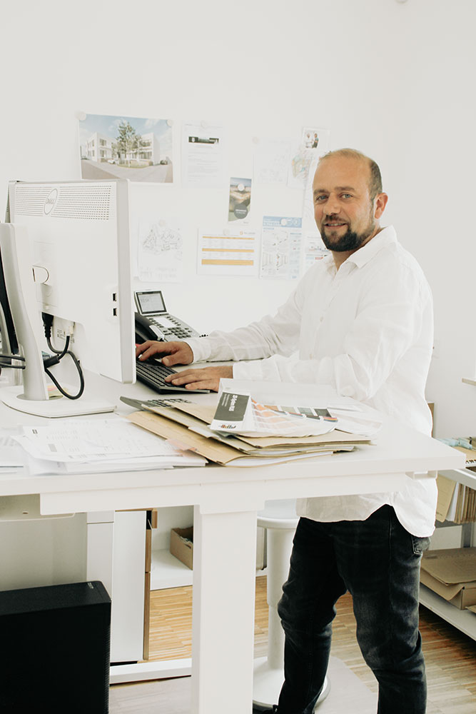 Ugur Özbek